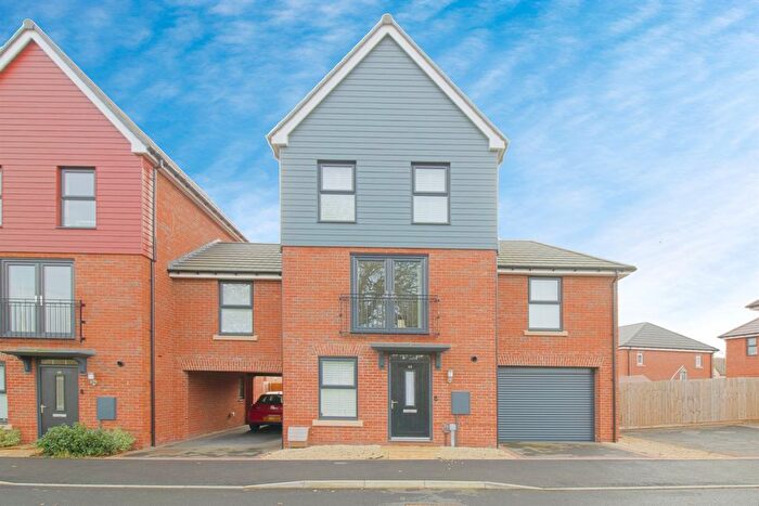 3 Bedroom End Of Terrace House For Sale In Nairn Way, Lubbesthorpe, Leicester, LE19