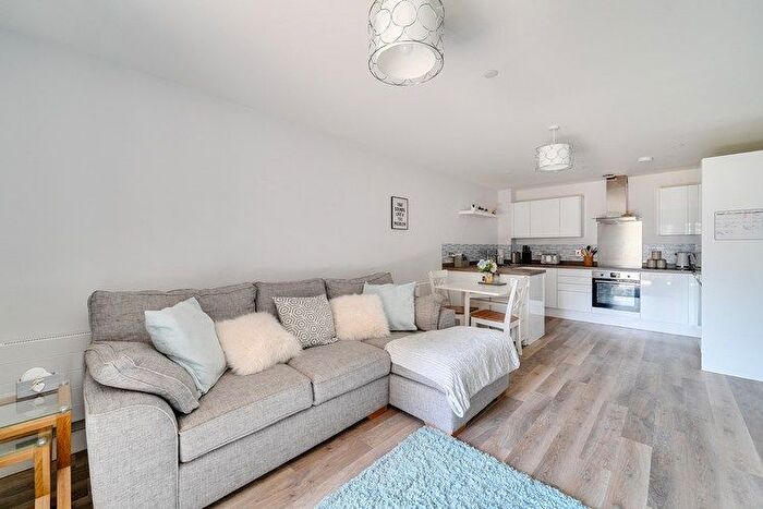 2 Bedroom Flat For Sale In Amber House, Bracknell, Berkshire, RG12