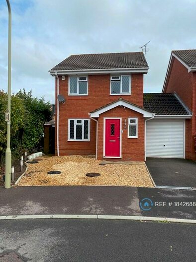3 Bedroom Semi-Detached House To Rent In Wainwright Gardens, Hedge End, Southampton, SO30