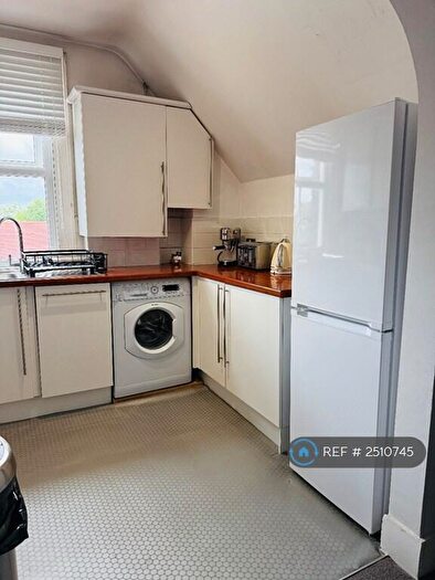 1 Bedroom Flat To Rent In Evell Road, London, KT6