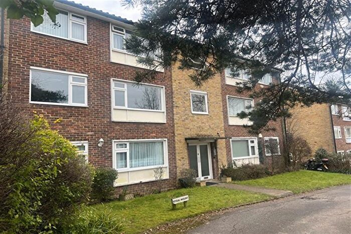 2 Bedroom Flat To Rent In Rydal Mount, Cumberland Road, Bromley, BR2