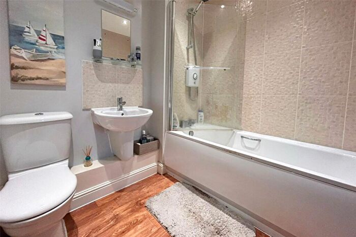 1 Bedroom Flat For Sale In Coppice Square, Aldershot, Hampshire, GU12
