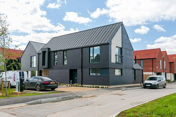 4 Bedroom Detached House To Rent In Broadleaves Close, Cranleigh, GU6