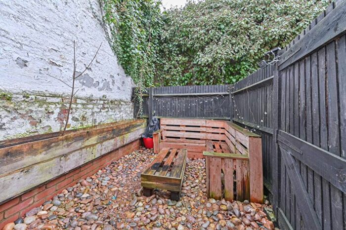 1 Bedroom Flat For Sale In Robert Burn Mews, Herne Hill, London, SE24