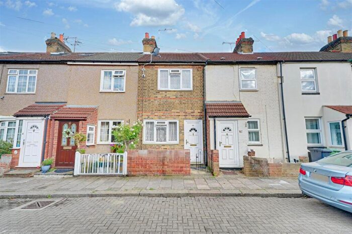 3 Bedroom Terraced House For Sale In Railway Road, Waltham Cross, EN8