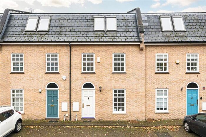 4 Bedroom Property For Sale In Baytree Mews, Walworth, SE17