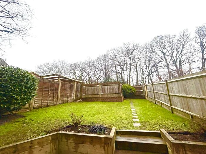 2 Bedroom End Of Terrace House To Rent In Lightwater, Surrey, GU18