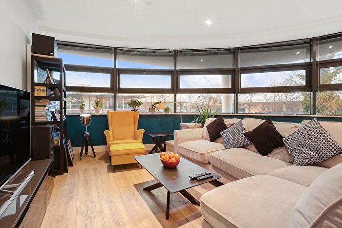 1 Bedroom Flat For Sale In Heron Drive, Berkshire, SL3