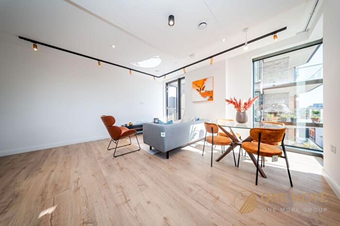 2 Bedroom Apartment To Rent In City Road, London, EC1V