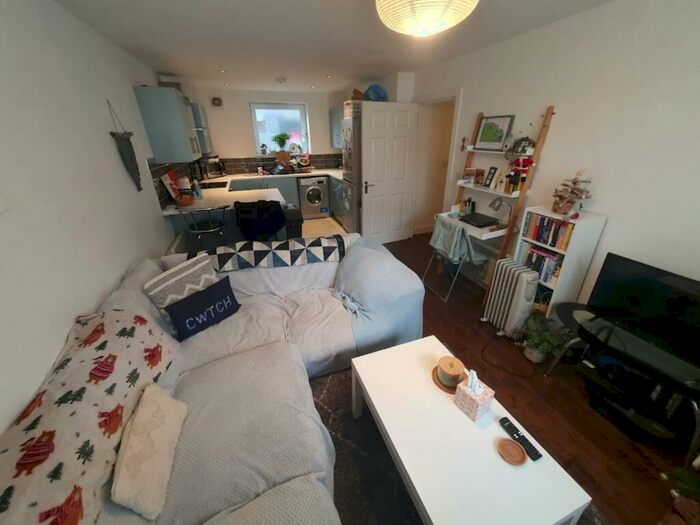 1 Bedroom Flat To Rent In Newfoundland Court, , Heath, CF14