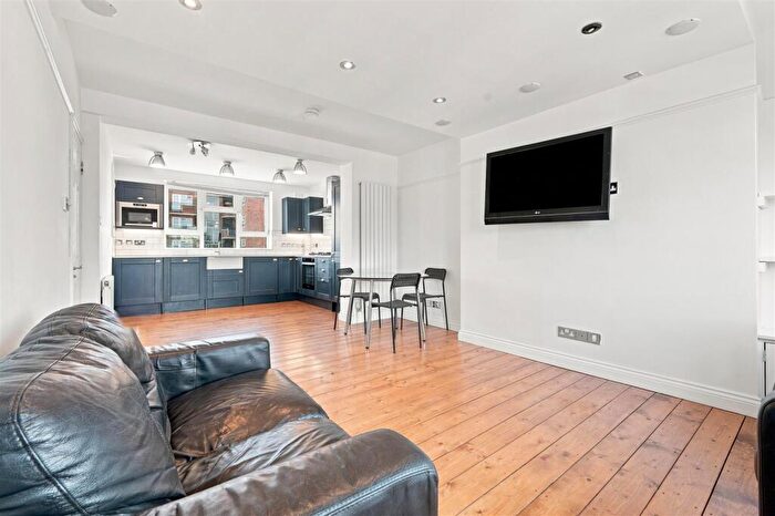 3 Bedroom Apartment For Sale In Queens Drive, N4