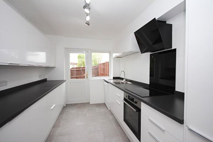 5 Bedroom Town House To Rent In Northcott, Bracknell, RG12