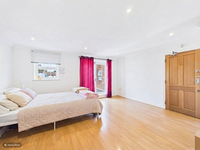 Studio To Rent In Chertsey, Surrey, KT16