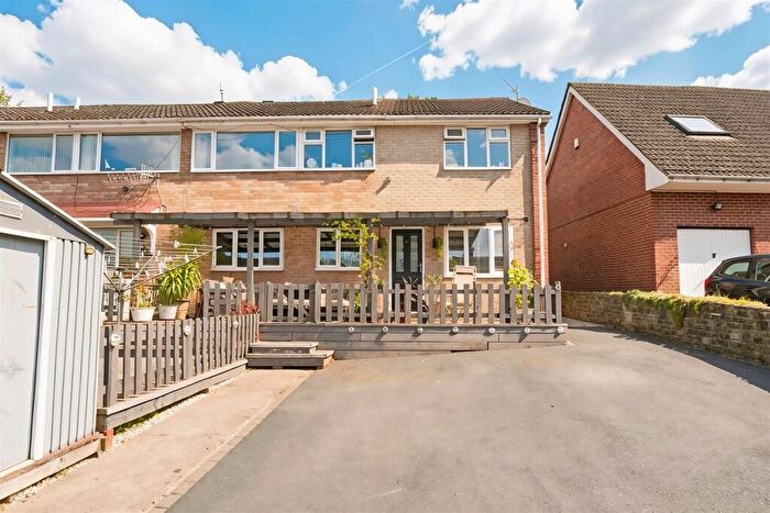 4 Bedroom End Of Terrace House For Sale In Greenroyd, West Vale, HX4