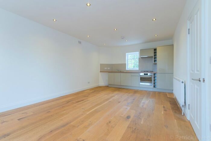 2 Bedroom Flat To Rent In Peckham Rye, London, SE22