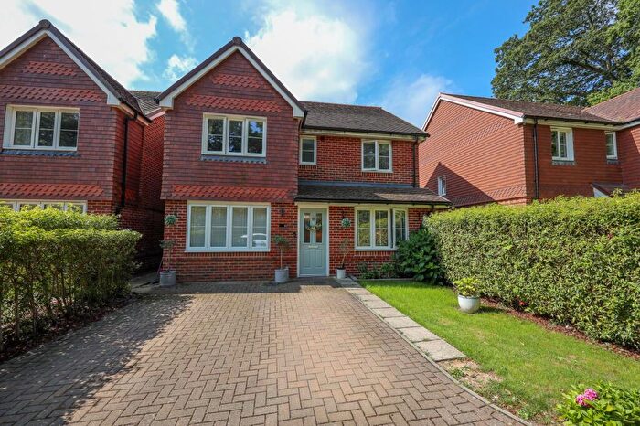 4 Bedroom Detached House For Sale In Icarus Avenue, Burgess Hill, RH15