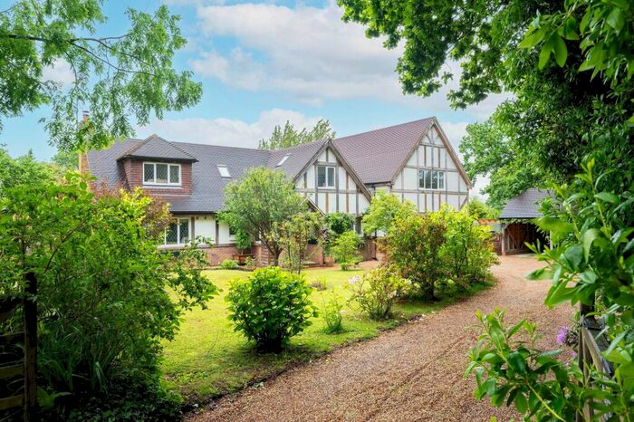 5 Bedroom Property For Sale In Bentons Lane, Dial Post, RH13