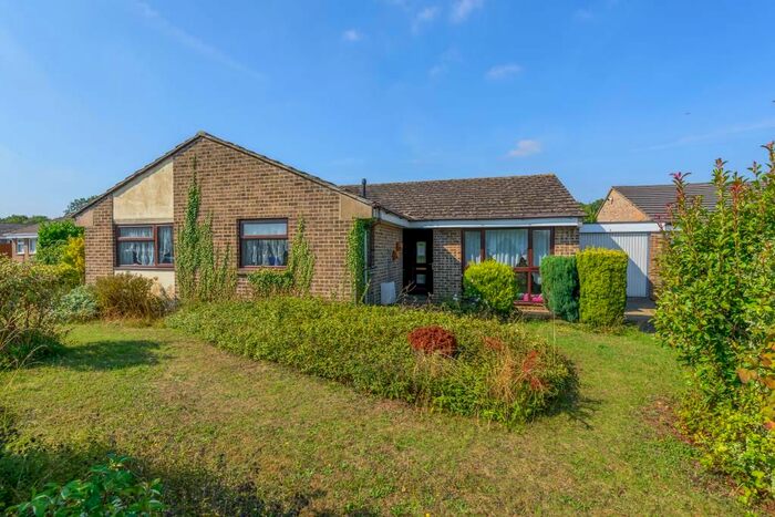 3 Bedroom Detached Bungalow To Rent In Goldsmith Close, Bicester, OX26