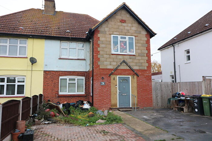 4 Bedroom Semi Detached House For Sale In Malting Villas Road, Rochford, SS4