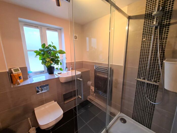 1 Bedroom Flat For Sale In Oakleaf Court, Mill Ride, Ascot, Berkshire, SL5