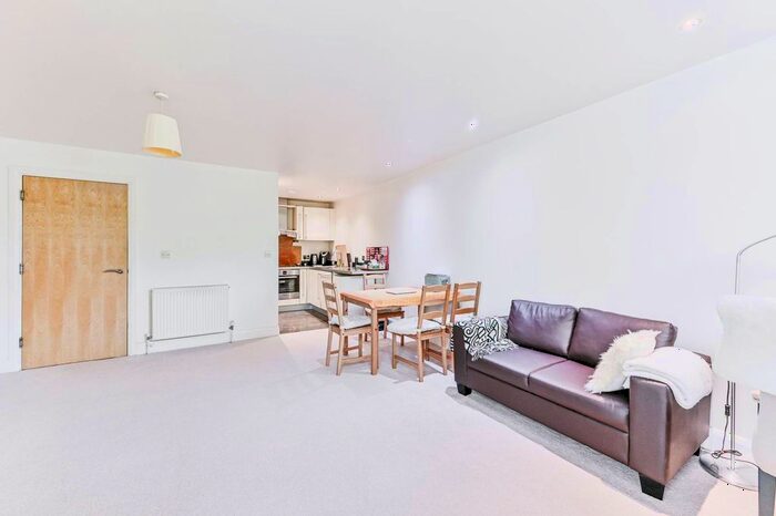 2 Bedroom Flat To Rent In Eaton Road, Sutton, SM2