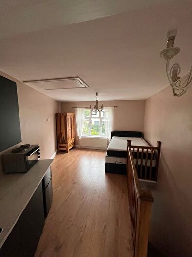 Studio To Rent In ( All Bills Included) Blacksmiths Close, Romford, RM6