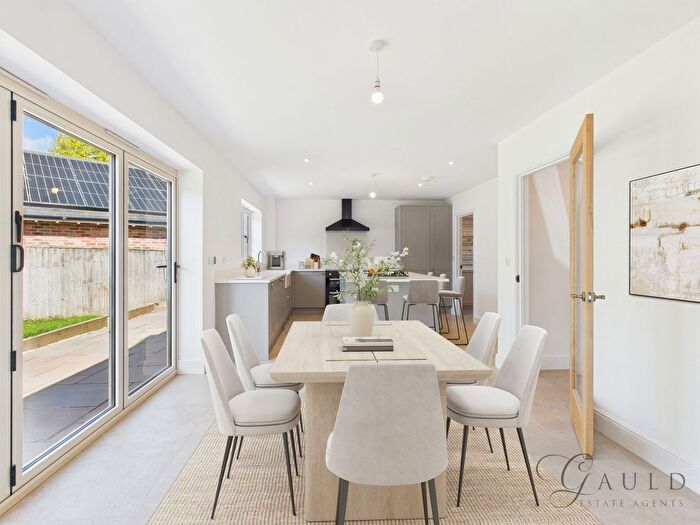 4 Bedroom Detached House For Sale In Buckingham Road, Silverstone, NN12