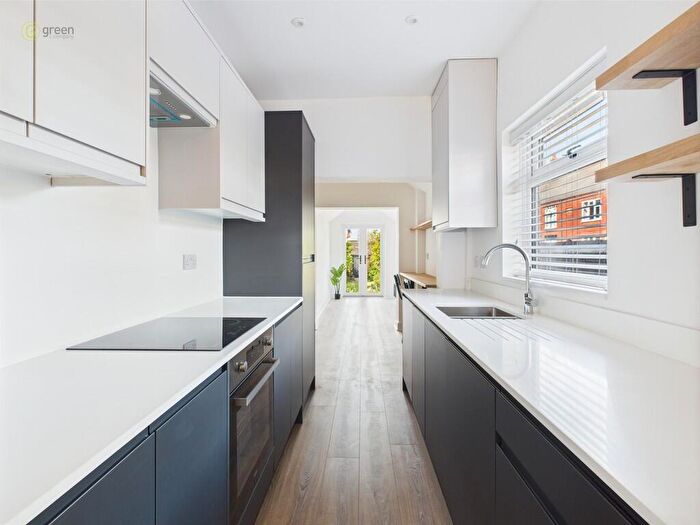 3 Bedroom End Of Terrace House For Sale In Glascote Road, Glascote, B77