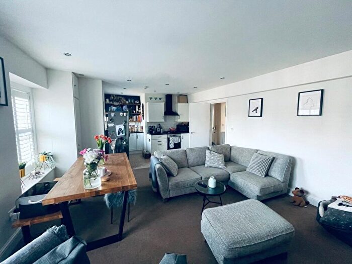 2 Bedroom Apartment For Sale In Stanstead Road, London, SE23