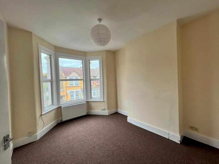 2 Bedroom Flat To Rent In Caulfield Road, London, E6
