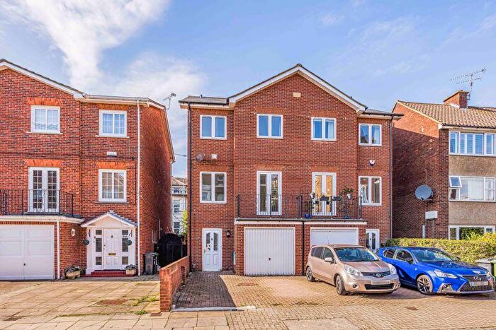 4 Bedroom Town House To Rent In Ashburton Road, Southsea, PO5