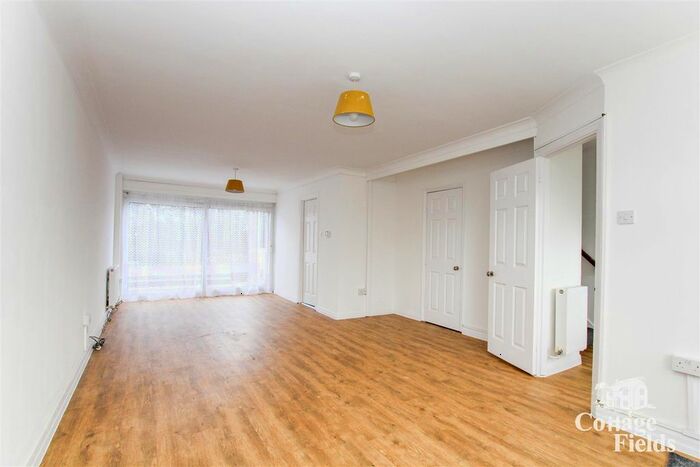 3 Bedroom Semi-Detached House To Rent In Lavender Hill, Enfield, EN2