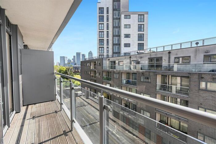 3 Bedroom Flat To Rent In Bow Common Lane, London, E3