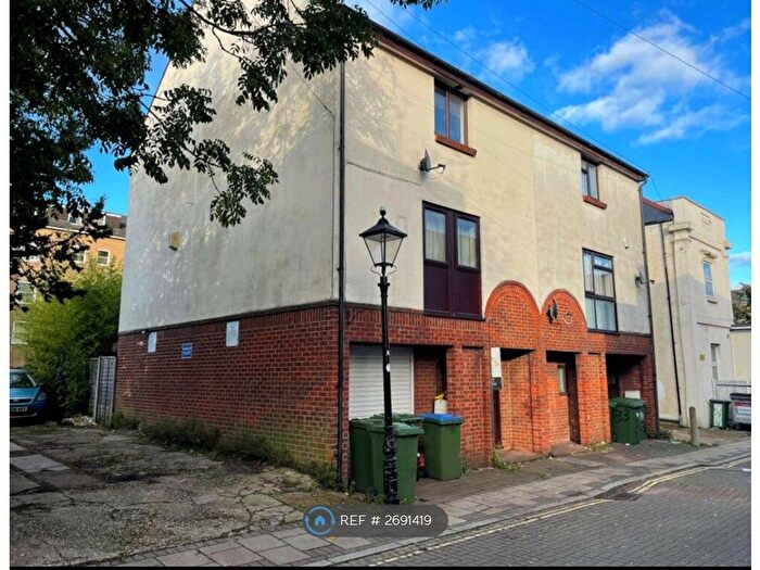 6 Bedroom Semi-Detached House To Rent In Lyon Street, Southampton, SO14