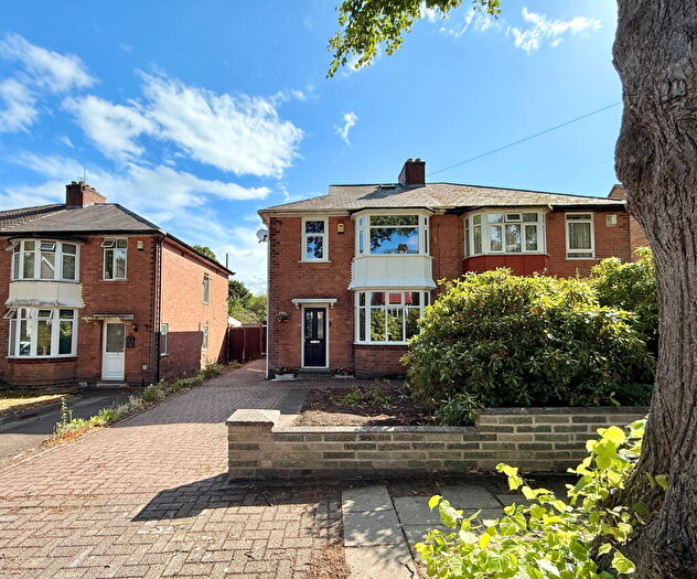 4 Bedroom Semi-Detached House For Sale In Elmdon Road, Acocks Green, B27