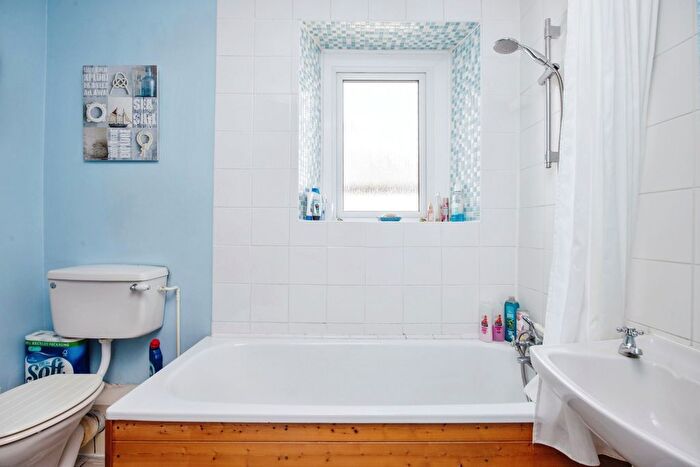 2 Bedroom Flat For Sale In Marcus Hill, Newquay, Cornwall, Cornwall, TR7