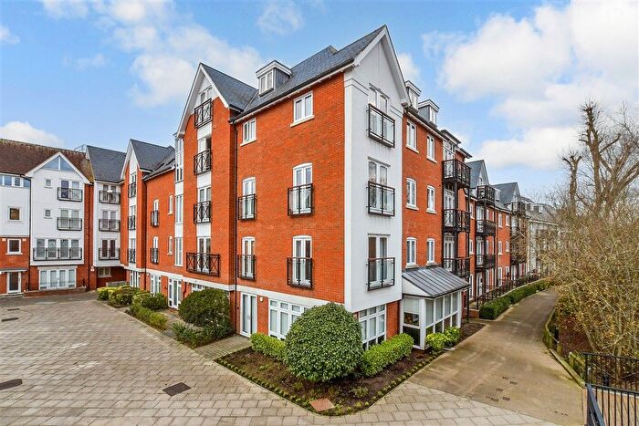 1 Bedroom Flat For Sale In Great Stour Mews, Canterbury, Kent, CT1