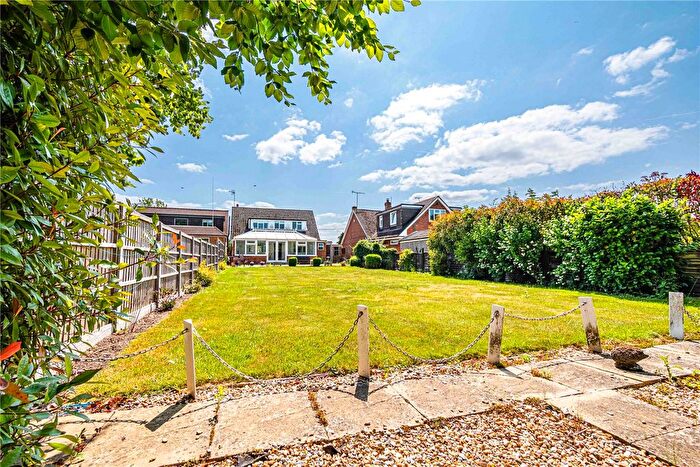 2 Bedroom Bungalow For Sale In The Rye, Eaton Bray, Central Bedfordshire, LU6