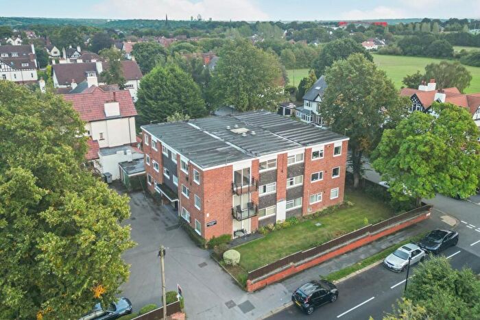 2 Bedroom Apartment To Rent In Brentwood Court, North Parade, Leeds, LS16