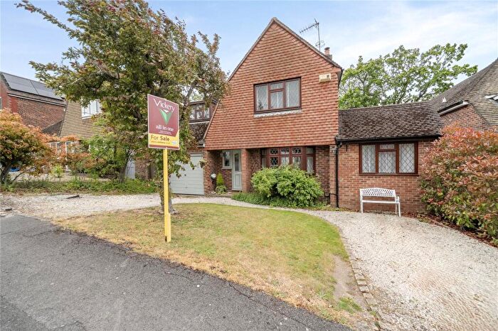 4 Bedroom Detached House For Sale In Ridgeway Close, Lightwater, Surrey, GU18