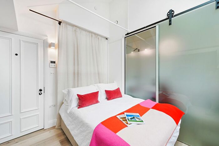 Studio To Rent In Haydon Way, London, SW11