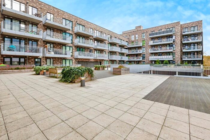 3 Bedroom Flat For Sale In Crossways, Windsor Road, Slough, SL1