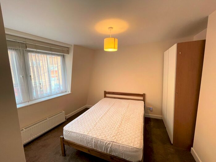 2 Bedroom Flat To Rent In Lessingham Avenue, London, SW17