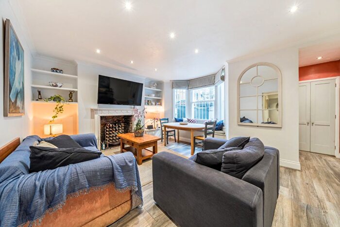 2 Bedroom Flat For Sale In Minford Gardens, London, W14