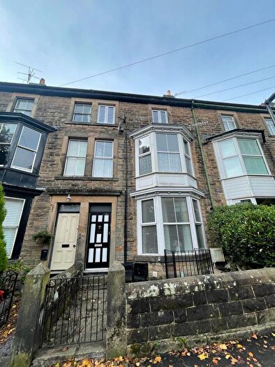 2 Bedroom Flat To Rent In Darwin Avenue, Buxton, SK17