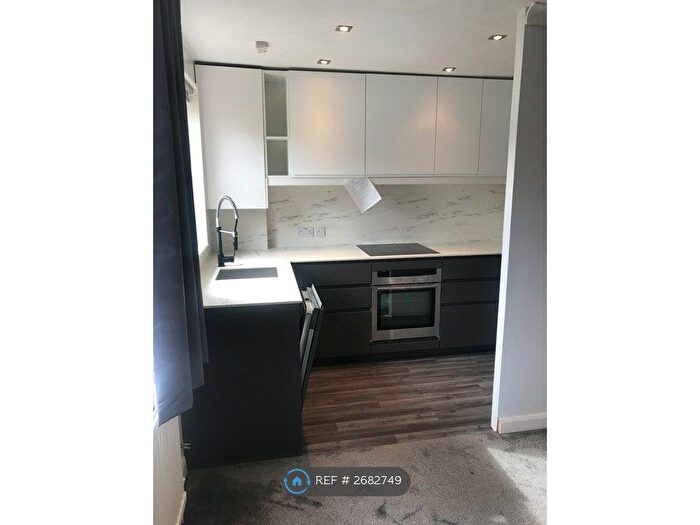 1 Bedroom Flat To Rent In Mayfield Road, London, W12