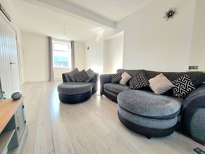 4 Bedroom Terraced House To Rent In Brithweunydd Road, Tonypandy, CF40