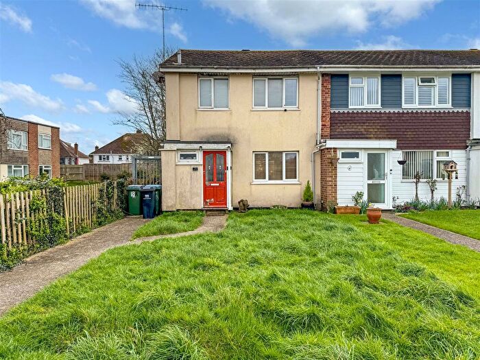 3 Bedroom End Of Terrace House For Sale In Potters Mead, Littlehampton, BN17