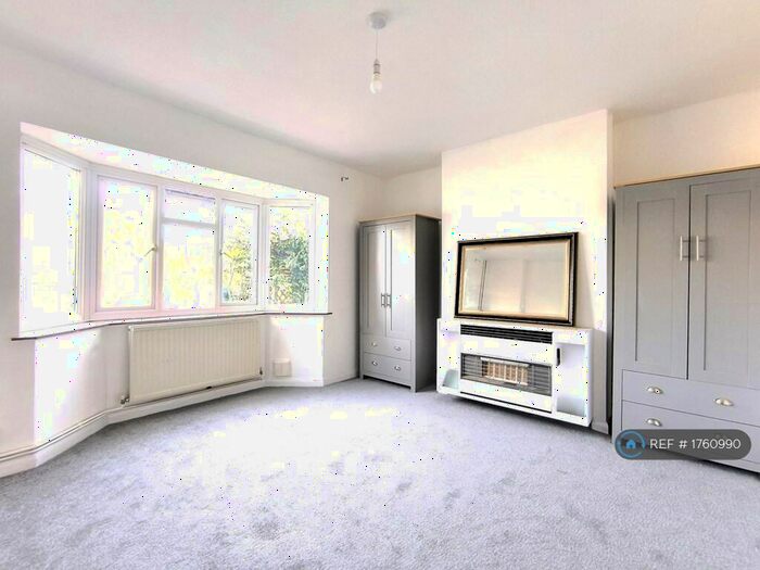 3 Bedroom End Of Terrace House To Rent In Robin Hood Court, Sutton, SM1