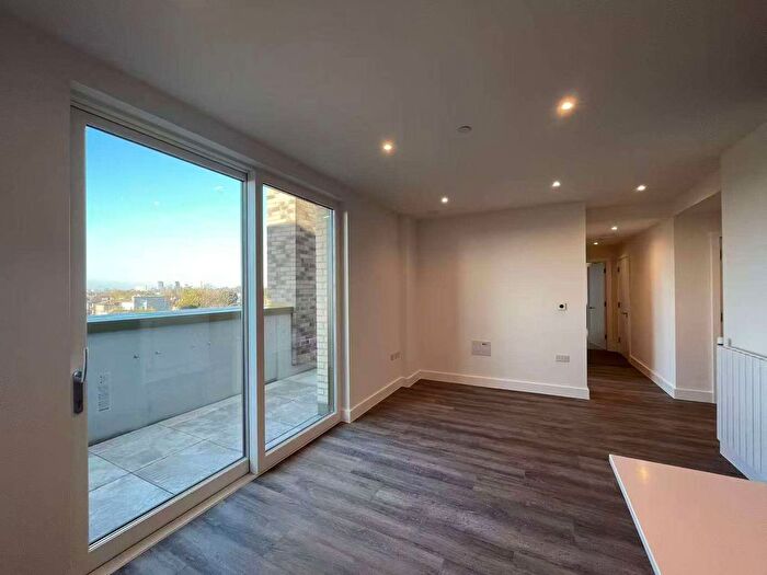 2 Bedroom Flat To Rent In Moorehead Way, London, SE3